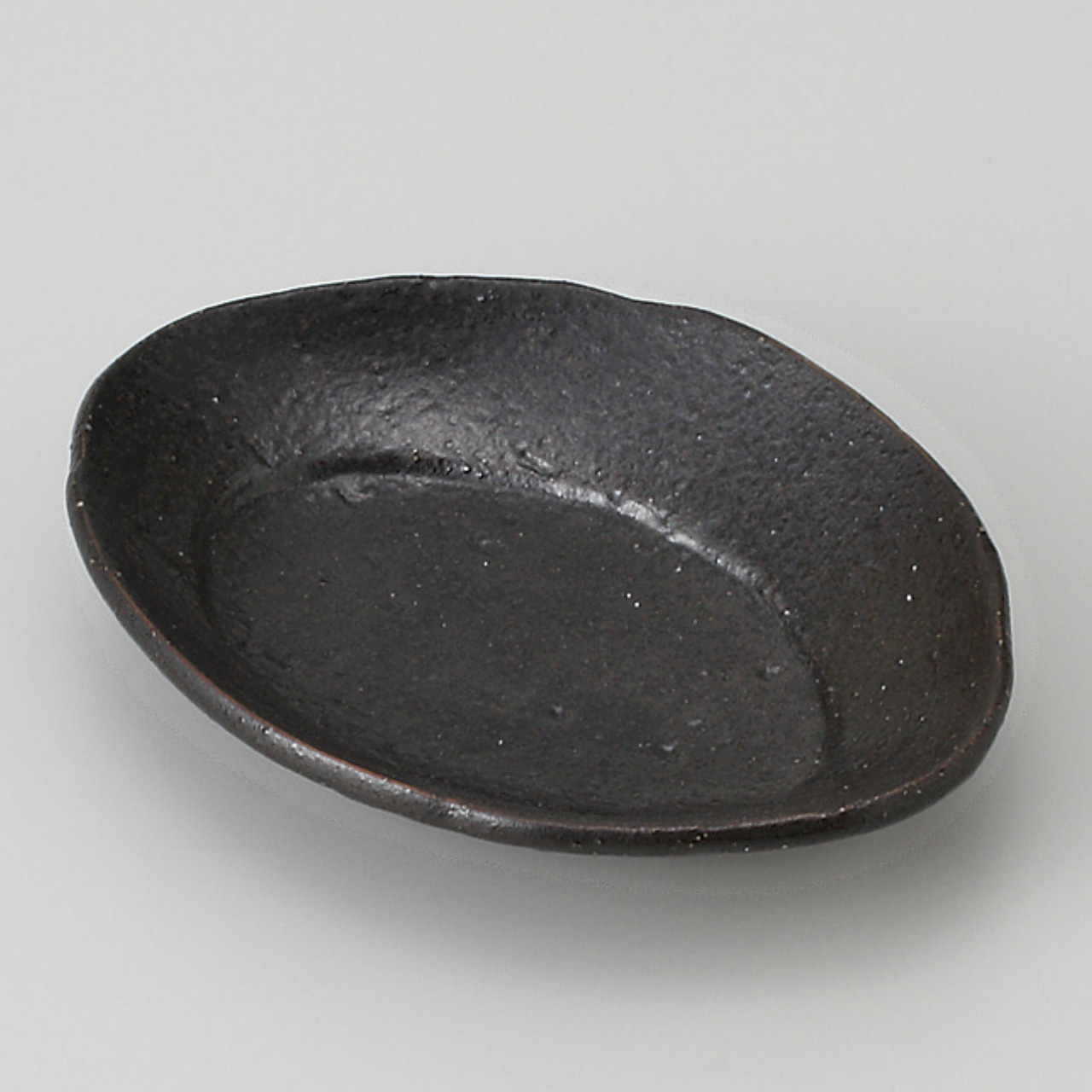 砂黒 楕円リム小皿