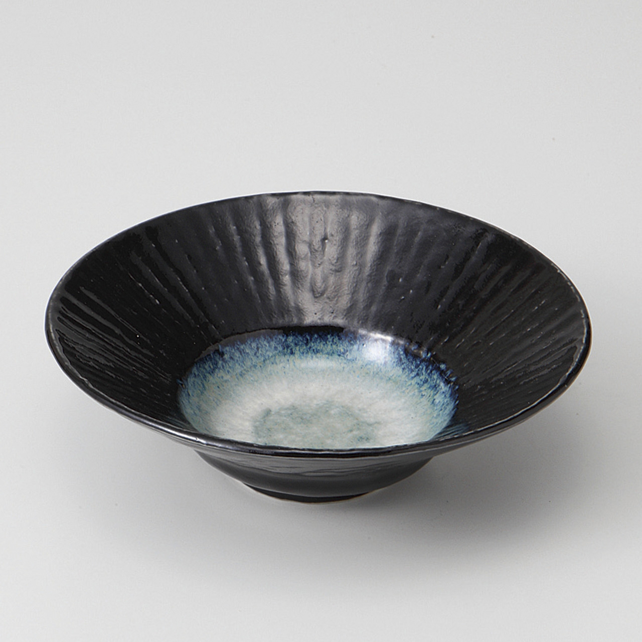 黒釉白吹 削ぎ小鉢