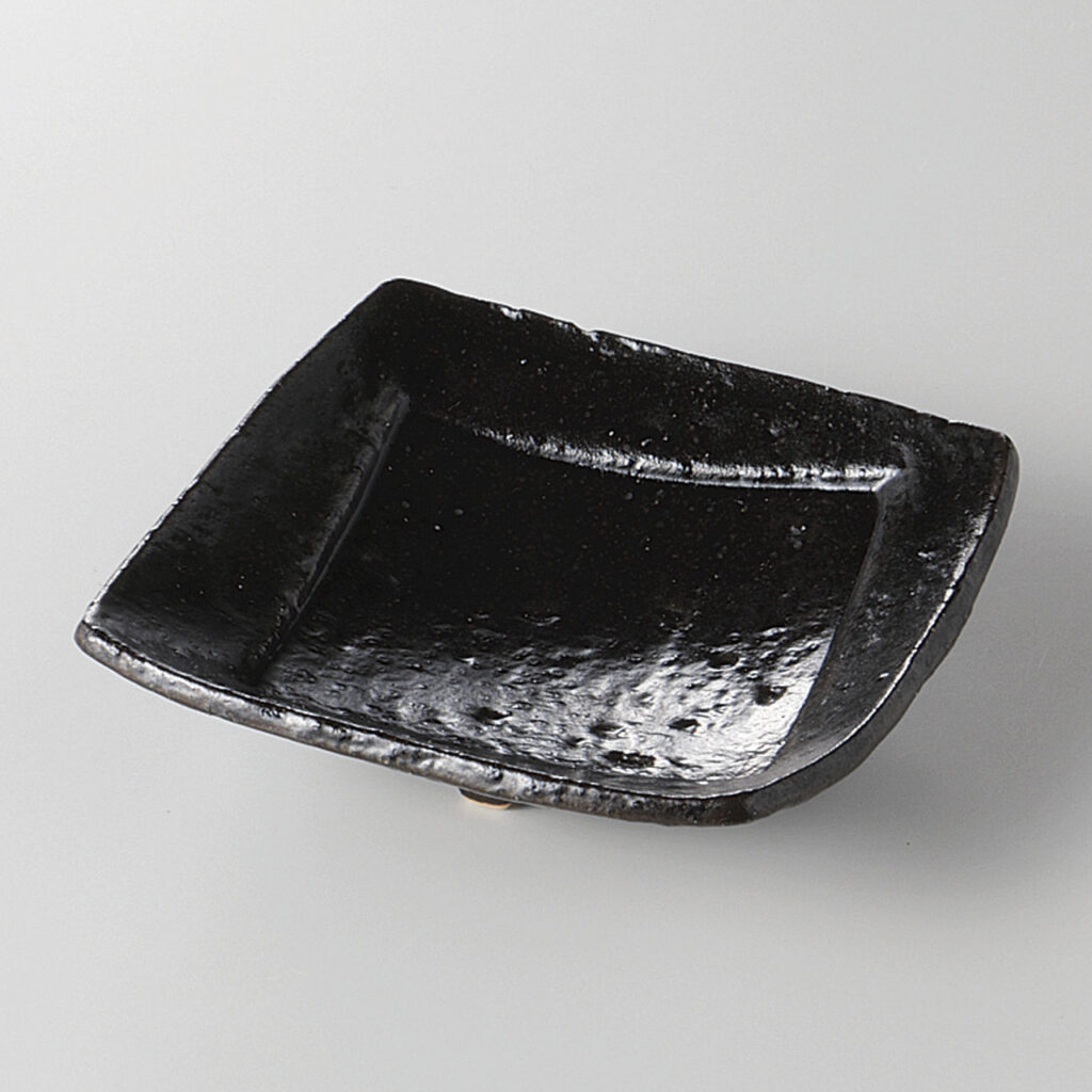 黒備前 変形リム角小皿