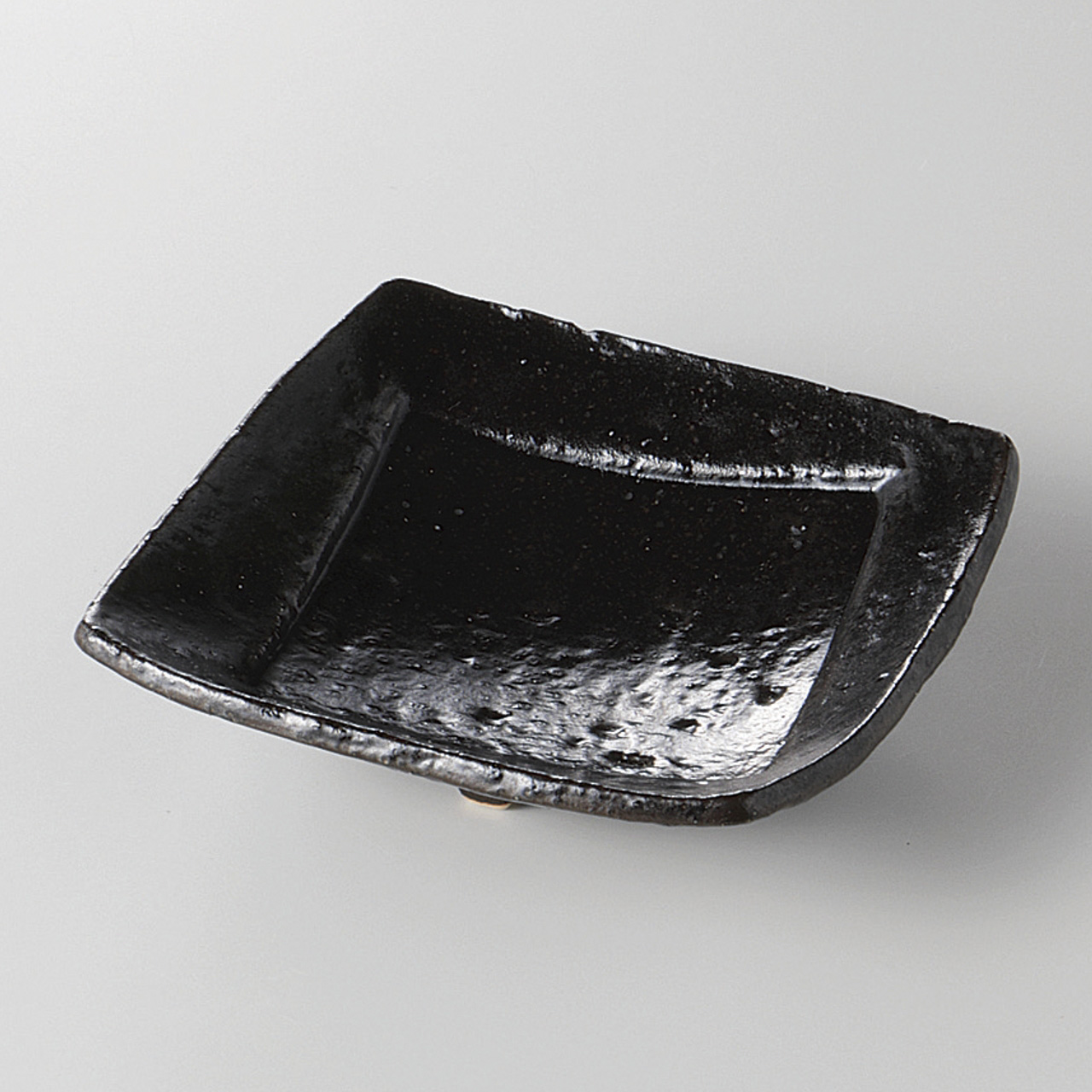 黒備前 変形リム角小皿