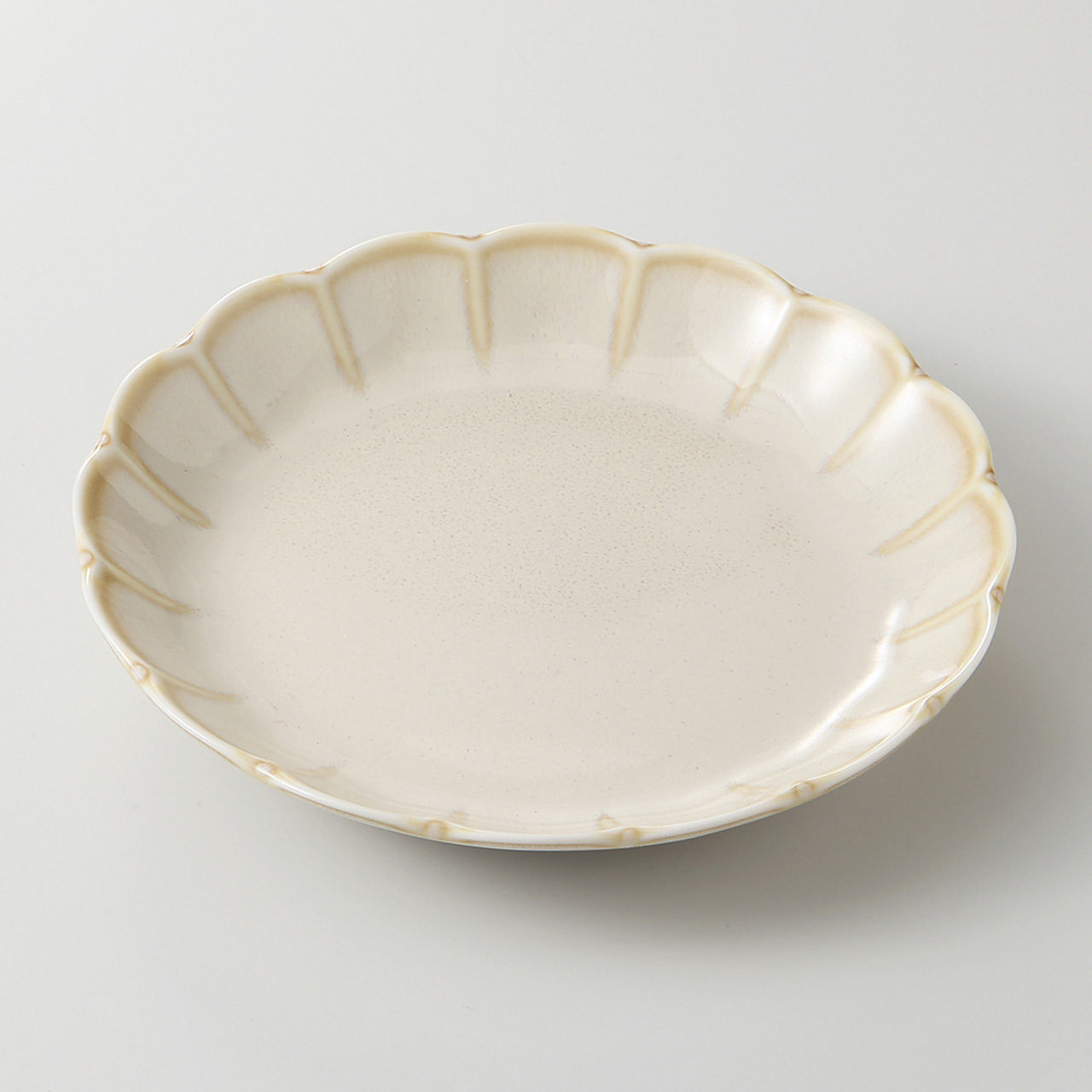 クリーム 菊型5．0皿