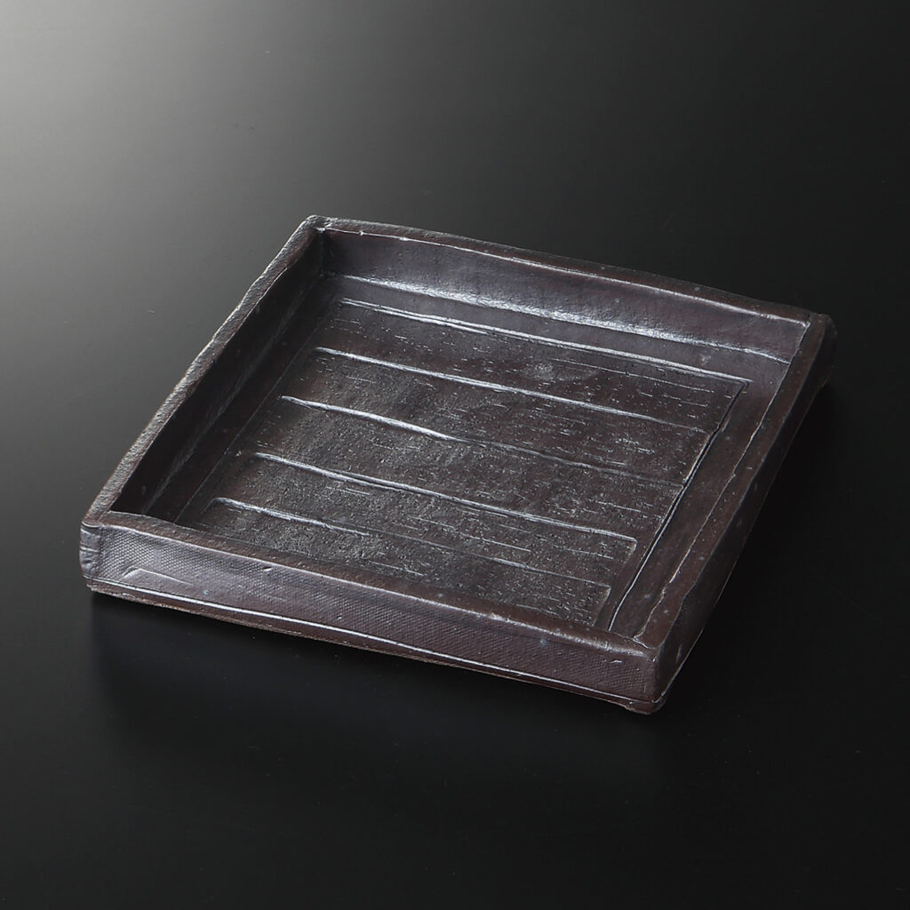 黒陶 しのぎ四方鉢