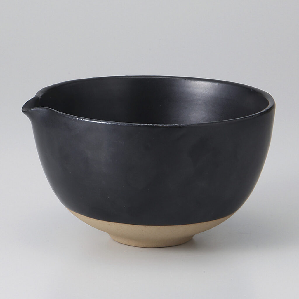 黒釉 片口抹茶碗