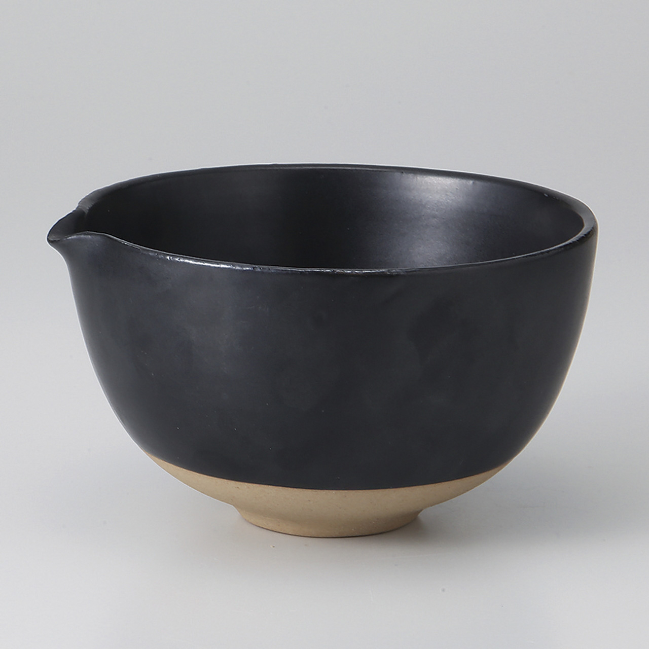 黒釉 片口抹茶碗