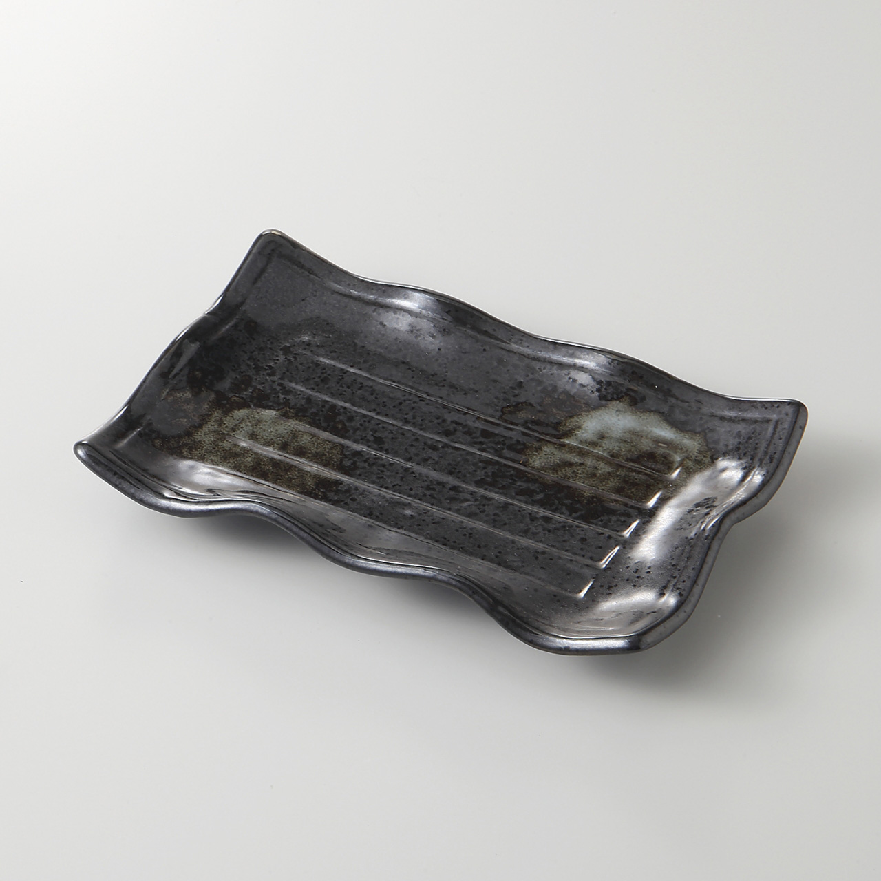 天目白流し 波渕焼物皿