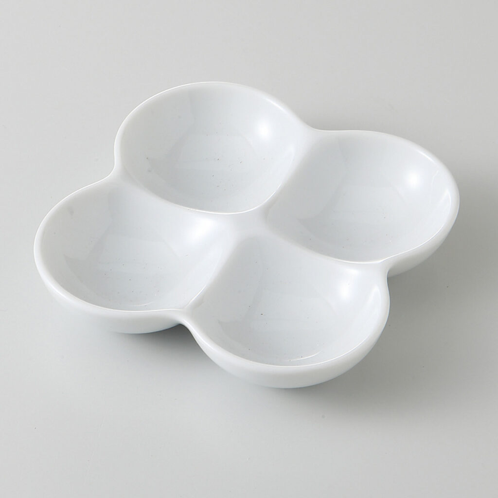 白 四品皿