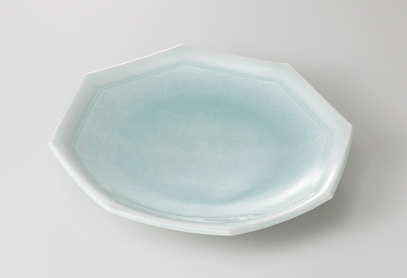 青白磁唐草 八角8.0皿