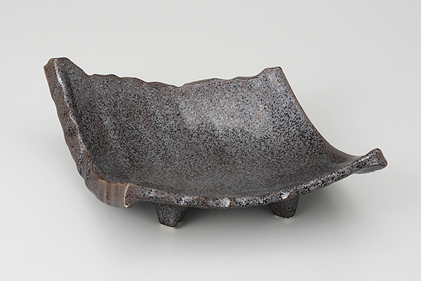 いぶし黒 四ッ足瓦皿