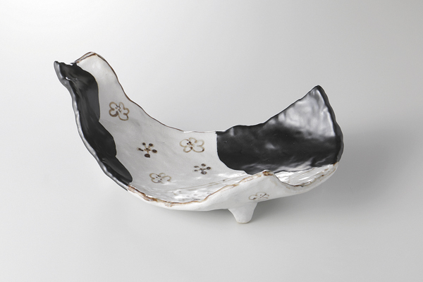 黒織部 変形扇面皿