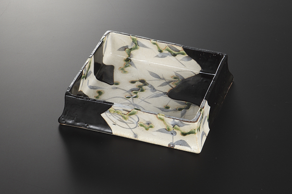 黒織部草紋(玉山窯) 角鉢