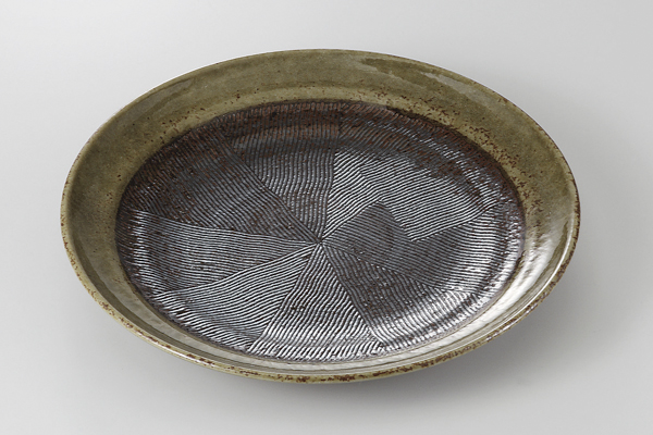 灰吹すり目紋 三ッ輪8.5皿