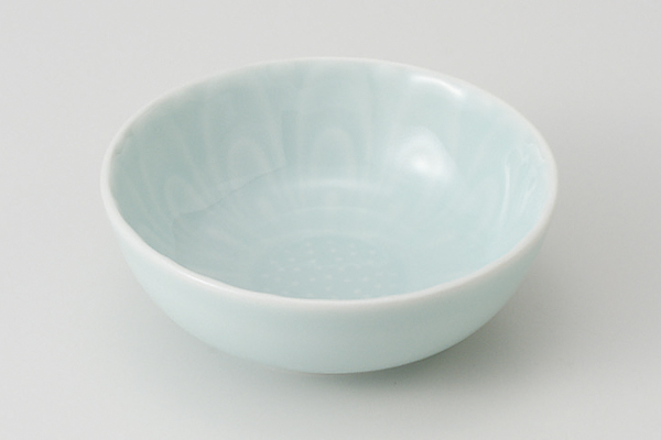 【廃番】青白磁全面菊 3.8小鉢
