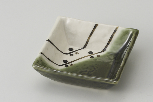 オリベ錆梅 角小皿