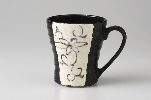 黒織部唐草 マグカップ