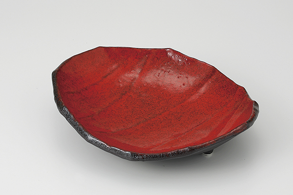 紅黒炭 筋彫三ツ足皿