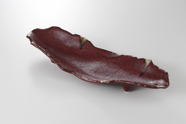 赤黒釉彩 くし目長皿