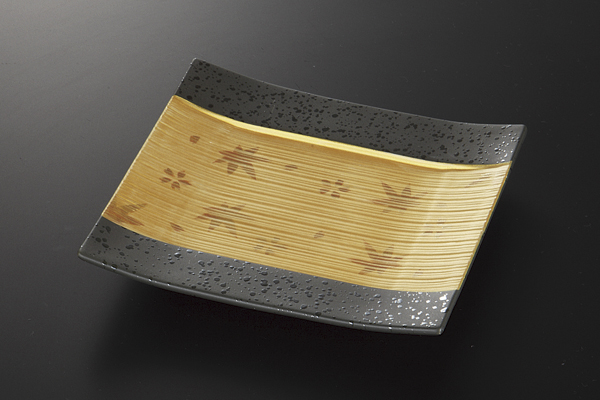 金彩春秋黒 櫛目前菜皿