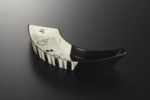 黒織部ひさご ひねり前菜皿