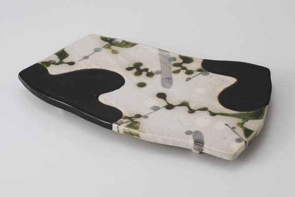 黒織部草紋 まな板皿(玉山窯)