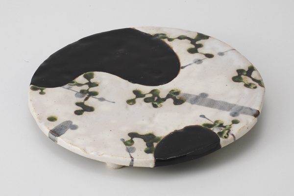 黒織部草紋(玉山窯) 丸前菜皿