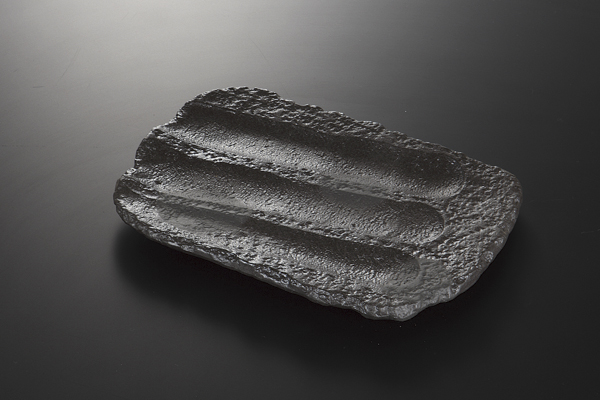 炭化ぼたもち しのぎ彫9.5皿