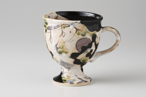 黒織部(玉山窯) 高台マグカップ