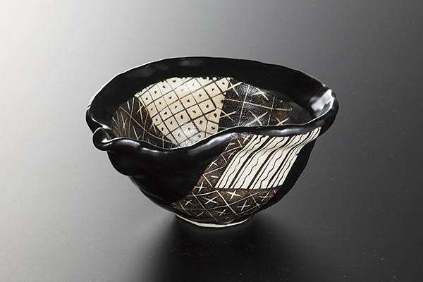 黒織部 片口小鉢