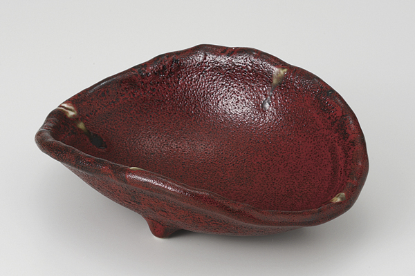 赤黒釉彩 三ツ足たわみ鉢