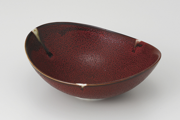 赤黒釉彩 まゆ型鉢