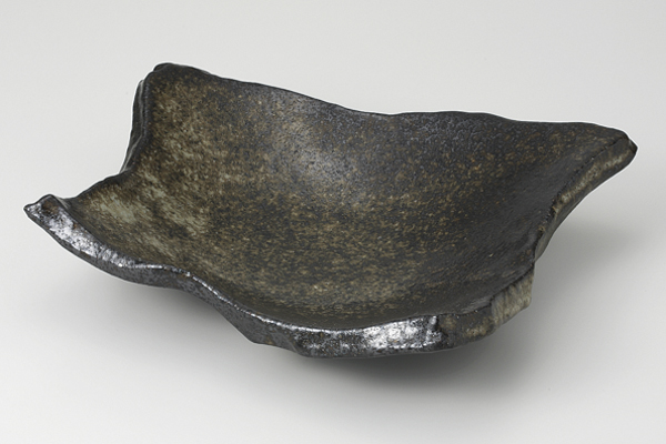 さつま黒 切落し変形皿