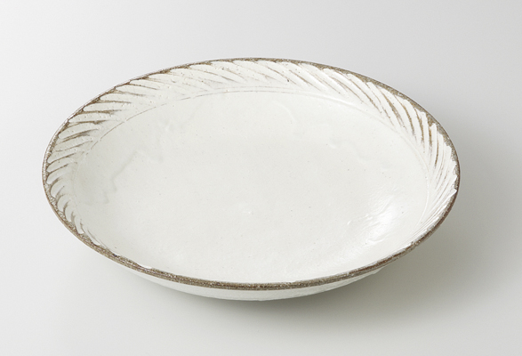 粉引斜十草彫 7.0深皿