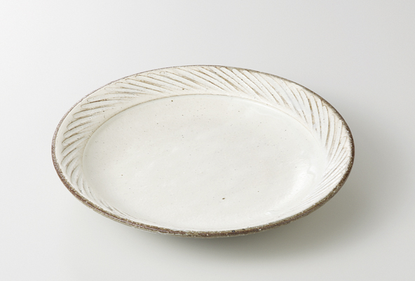 粉引斜十草彫 リム7.0皿