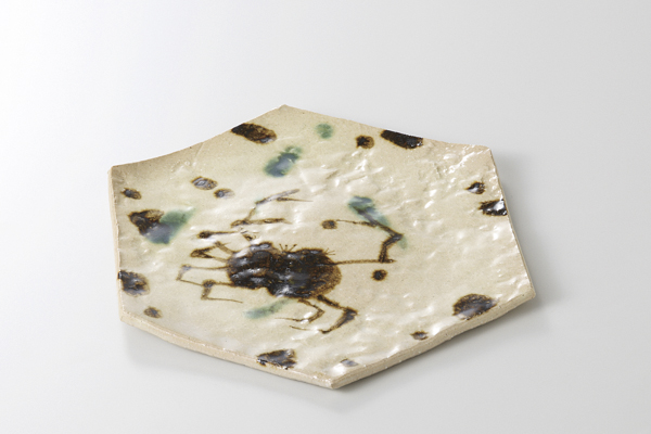 かに絵志野 六角皿