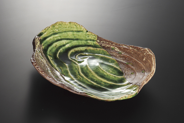 錆釉ヒワ流し 渦彫盛皿