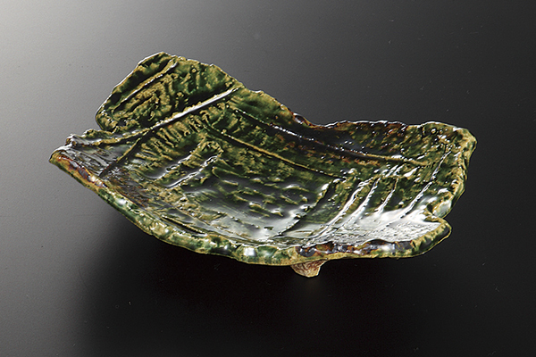 織部ガタ彫 三ッ足向付