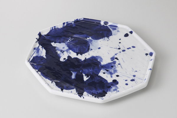 呉須散し 八角皿