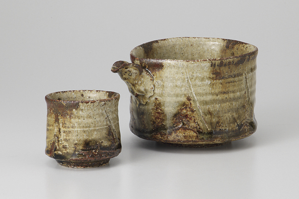 灰釉彫 片口冷酒器