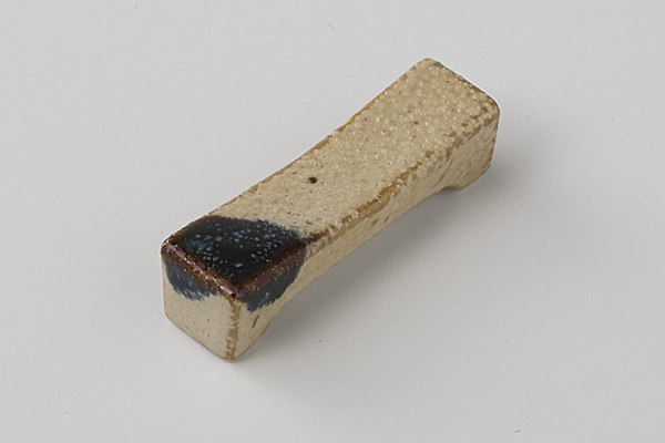 うのふ志野 橋形箸置