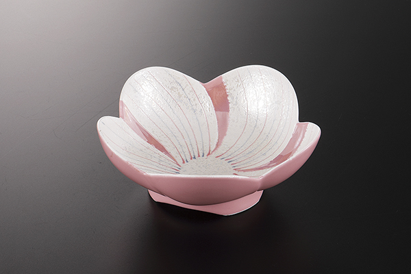 ピンク釉二色一珍 花形向付