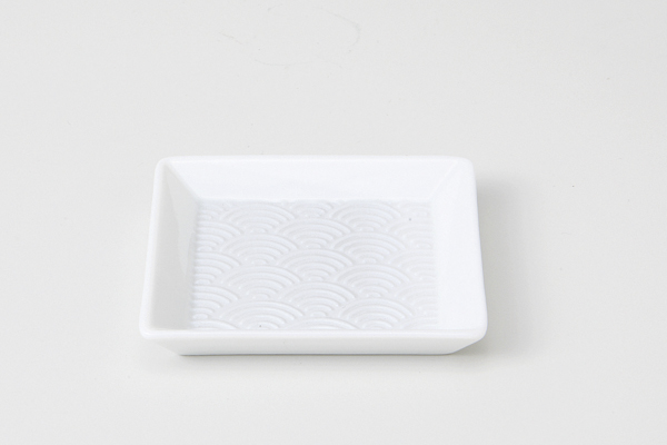 白磁波彫 角小皿