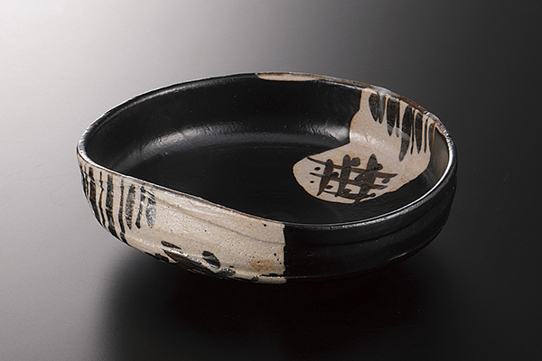 黒オリベ 沓形向付