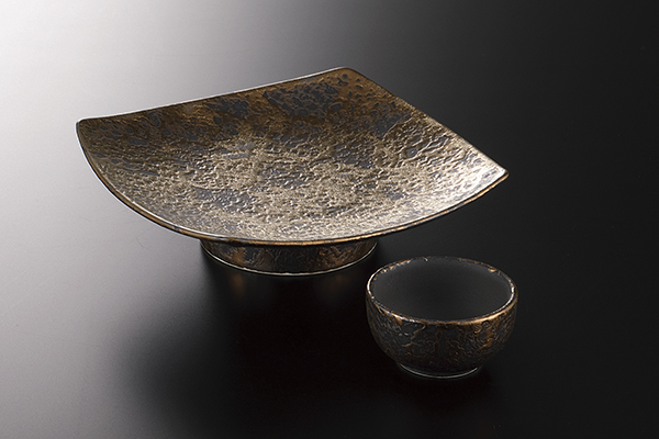 ゴールドたたき 四角高台皿