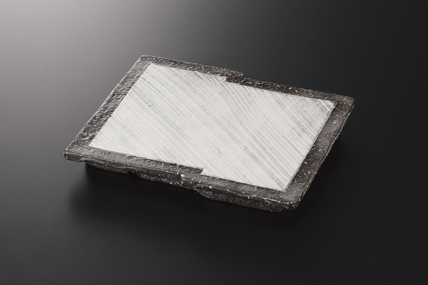 黒刷毛目 段違焼物皿