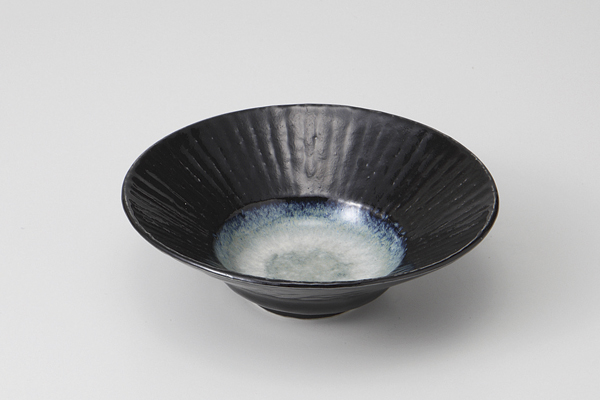 黒釉白吹 削ぎ小鉢