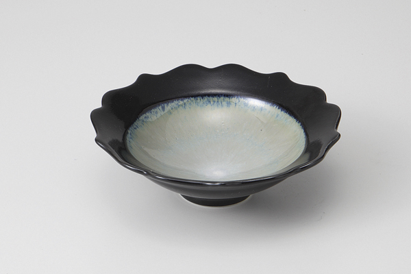 黒釉白吹 輪花小鉢