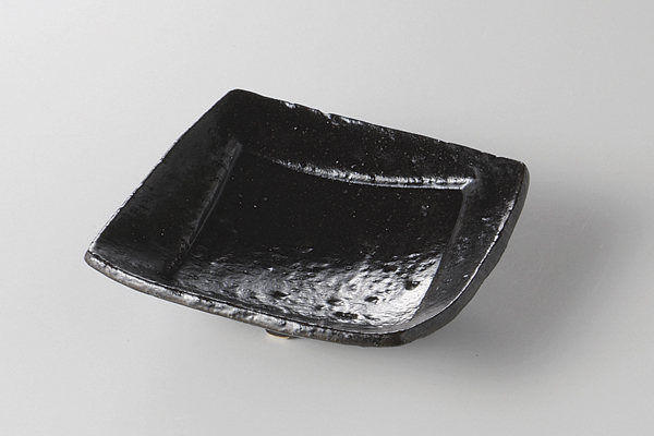 黒備前 変形リム角小皿