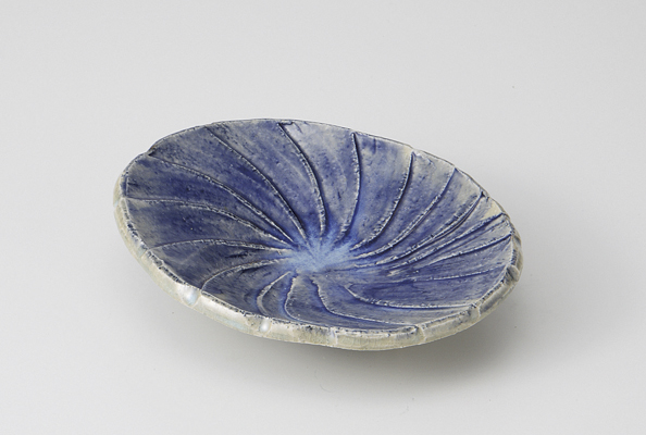 青雲流し 菊彫三つ足皿