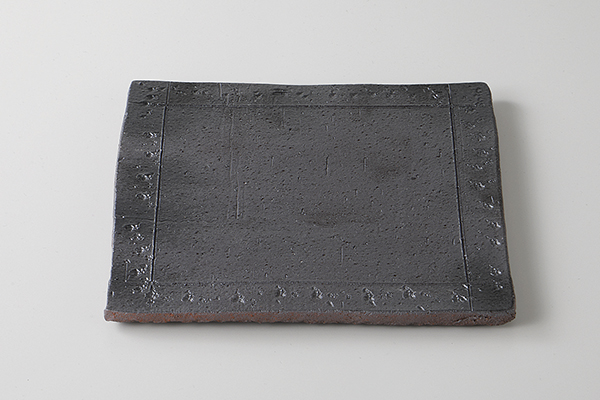 黒吹き焼締 渕石目21.5cm長角皿