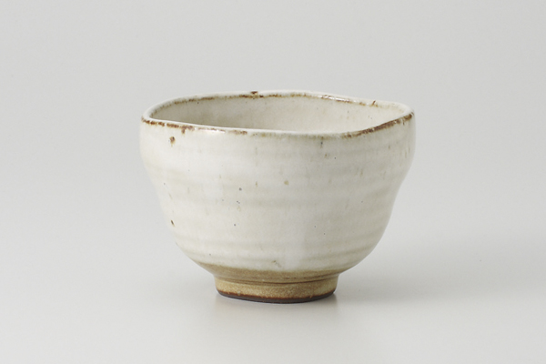 白釉変型 ゆったり碗