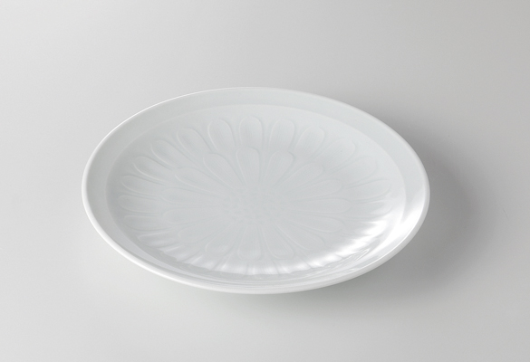 青白瓷 平型菊彫6.0皿